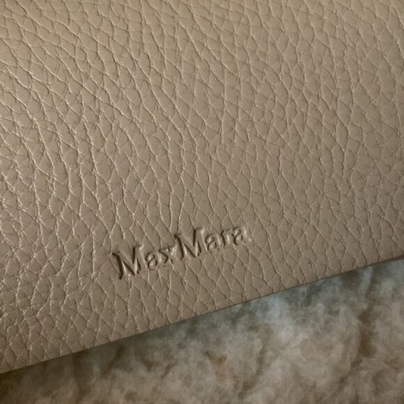 New ? ?️ Max Mara camel colored sun glasses case main image 5
